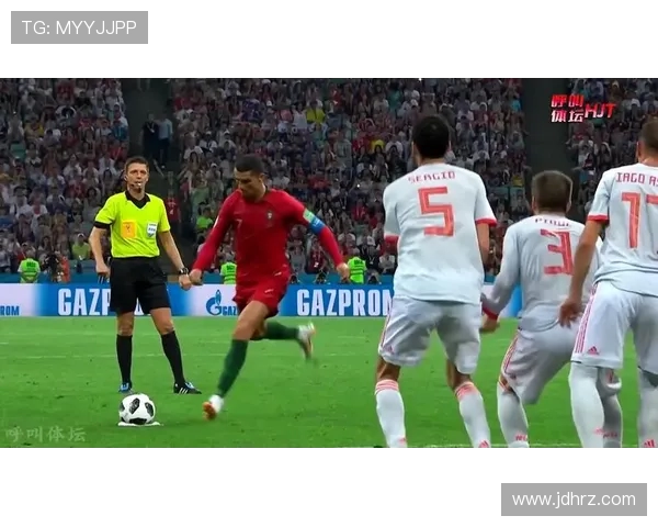 C罗世界杯定位球破门精彩瞬间引爆全场热血氛围 C罗世界杯定位球破门精彩瞬间引爆全场热血氛围