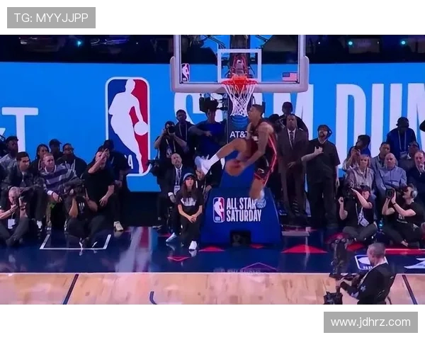 全明星扣篮大赛惨淡收场决赛轮选手水平低迷约翰逊意外夺冠 全明星扣篮大赛惨淡收场决赛轮选手水平低迷约翰逊意外夺冠