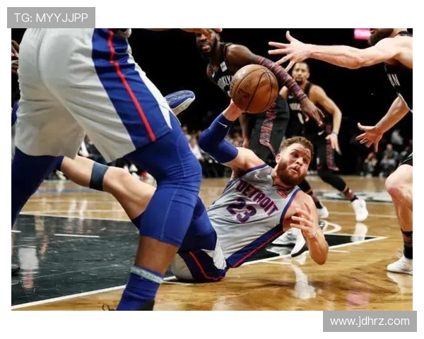 德拉蒙德表现低迷半场仅得2分3板三分球全失不敢冲击篮下